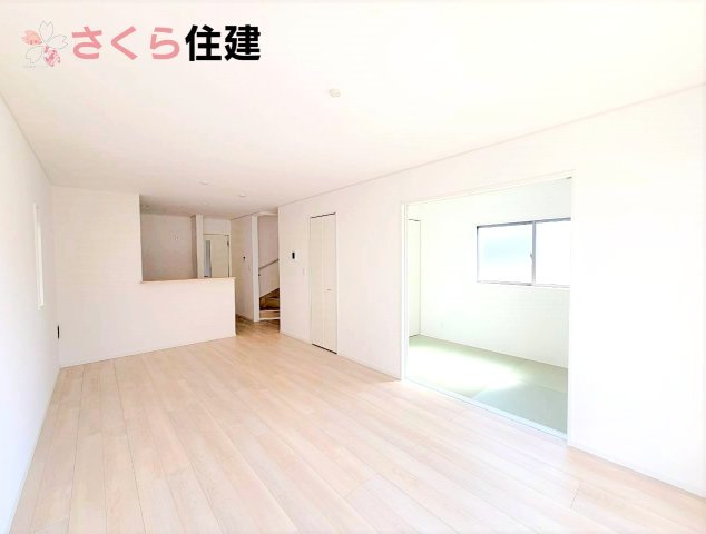 クレイドルガーデン鹿沼市東町　第5　3号棟の居間・リビング|南向きのリビングはたっぷりの陽射しが差し込む明るい空間です