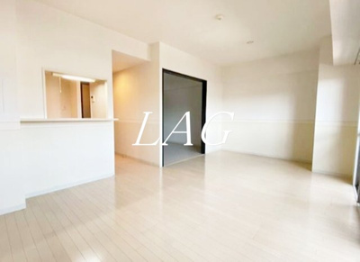 【居間・リビング】 | ＣＯＺＹＣＯＵＲＴ（コウジーコート） | 洋室のお部屋です。