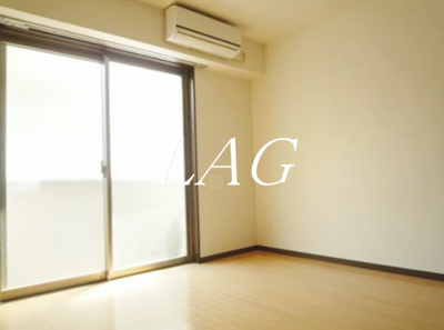 【居間・リビング】 | ローズガーデン | 洋室のお部屋です。