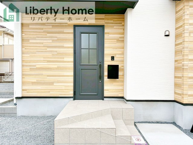 水戸市元吉田町5期　新築戸建　2号棟のエントランス