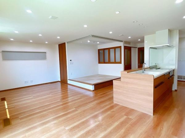 岡山市北区高松原古才 中古住宅【仲介手数料無料】の居間・リビング