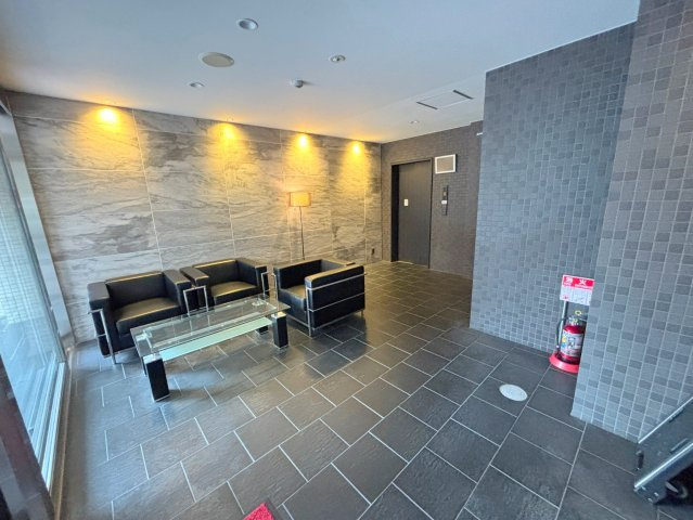 プリエール新大阪サウスのロビー