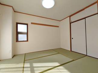 【和室】 | フォートリス早稲田 | 南向きの和室なのでとても明るい陽射しが入ってきます。
