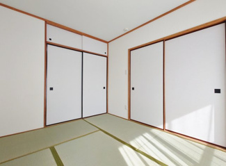 【和室】 | フォートリス早稲田 | 南向きの和室なのでとても明るい陽射しが入ってきます。