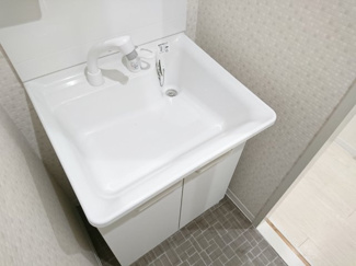 【独立洗面台】 | フォートリス早稲田 | シャワー付きの独立洗面台は小さいお子様がいると便利です。