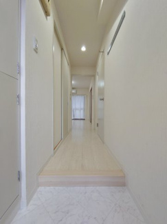 【玄関】 | フォートリス早稲田 | ハンガーラックが付いている廊下です。