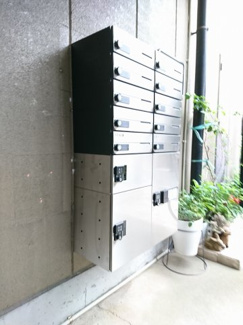 【その他共用部分】 | フォートリス早稲田 | スタイリッシュな宅配ボックス付のメールボックスです。