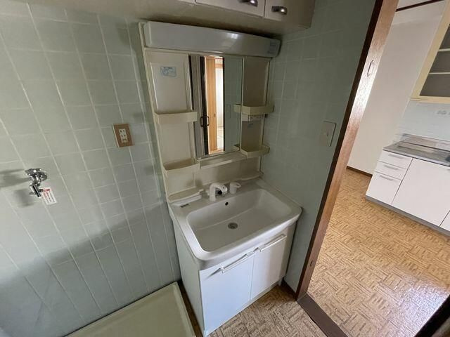 根橋ビルＡ棟の独立洗面台