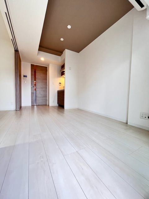 レジディア三軒茶屋Ⅲ　1Fコンビニ　角部屋　トランクルーム付の内装