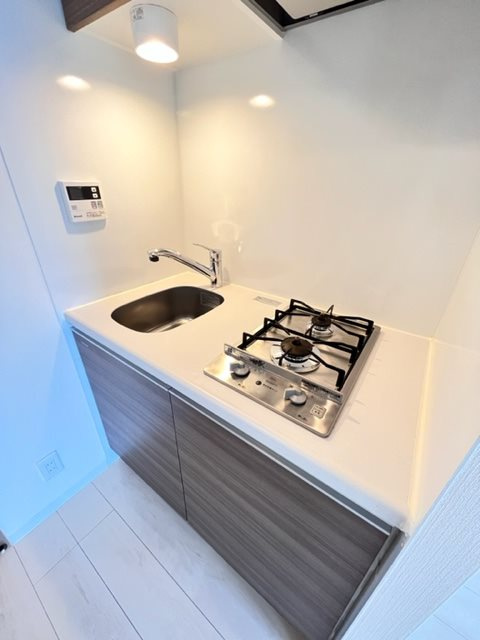 レジディア三軒茶屋Ⅲ　1Fコンビニ　角部屋　トランクルーム付のキッチン