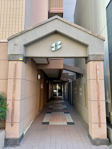 Mクレフの防犯設備|共有玄関前にはインターホン付き！セキュリティがしっかりしています！
