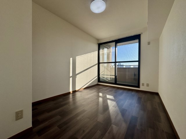 Mクレフの洋室|洋室。朝日を浴びながら起きることが出来ます♪