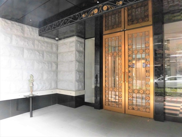 セイワパレス丸の内駅前のエントランス