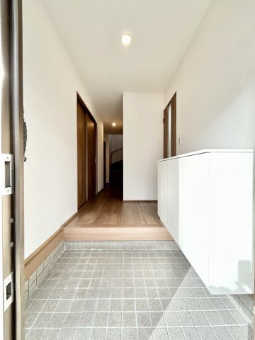 高知市弥生町　中古戸建の玄関