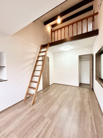 高知市弥生町　中古戸建の洋室