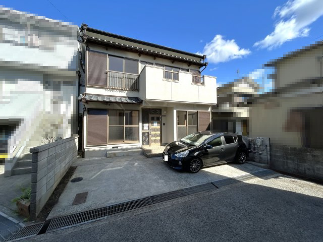 高知市弥生町　中古戸建の前面道路含む現地写真