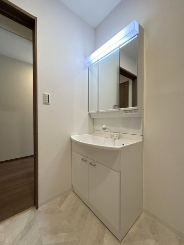 高知市弥生町　中古戸建の独立洗面台