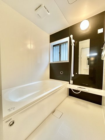 高知市弥生町　中古戸建の浴室