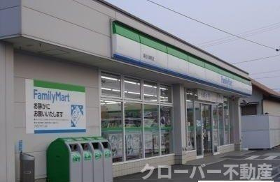 ヴィラージュⅠの周辺|ファミリーマート高松円座町店まで1100m