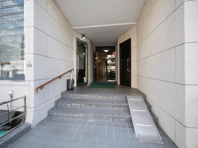 横井第6ビルのエントランス