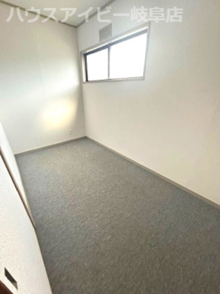 【洋室】 | 岐阜市芥見海戸山リフォーム済み中古住宅！広々6DK・133.29㎡のお家です♪駐車場スペース1台！ | 岐阜市芥見海戸山リフォーム済み中古住宅！広々6DK・133.29㎡のお家です♪駐車場スペース1台！