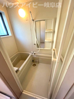 【浴室】 | 岐阜市芥見海戸山リフォーム済み中古住宅！広々6DK・133.29㎡のお家です♪駐車場スペース1台！ | 岐阜市芥見海戸山リフォーム済み中古住宅！広々6DK・133.29㎡のお家です♪駐車場スペース1台！