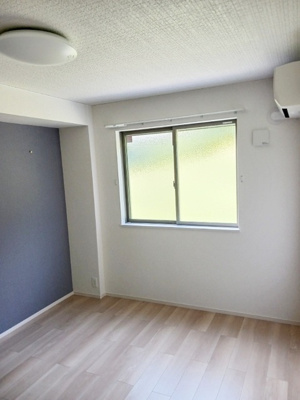 【寝室】 | サイレンスヴィラⅢ | 嬉しいエアコン2台付き(リビング・寝室)