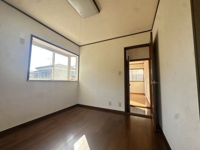 八街市八街ろ中古戸建の洋室