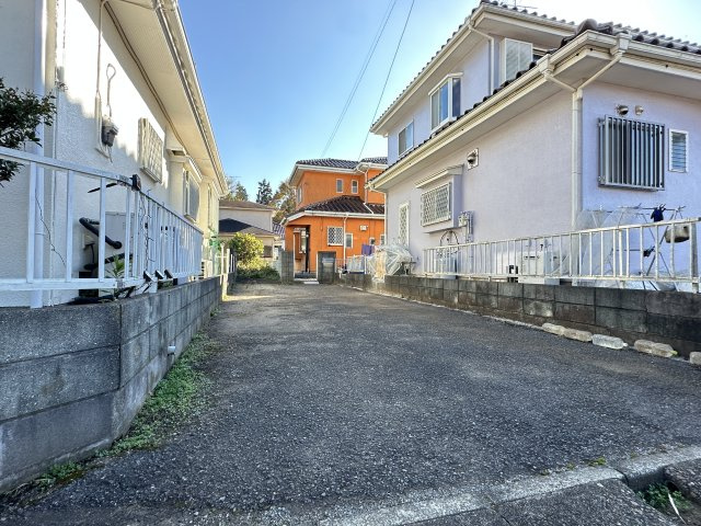 八街市八街ろ中古戸建の前面道路含む現地写真