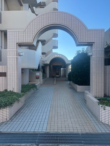 ラビデンス三郷西館のエントランス