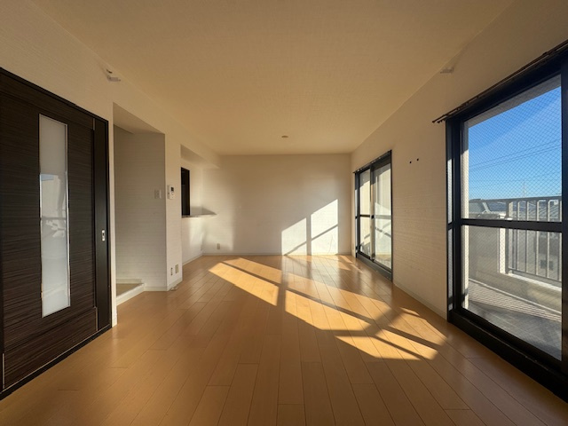 ラビデンス三郷西館の居間・リビング