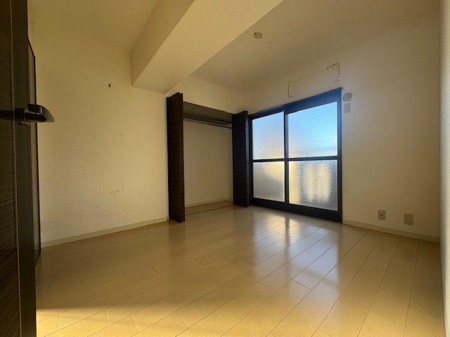 ラビデンス三郷西館の洋室|北側洋室