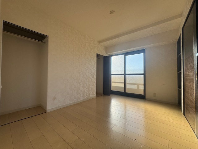 ラビデンス三郷西館の洋室|南側洋室