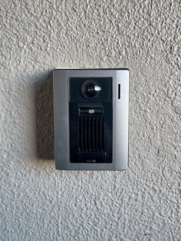 ラビデンス三郷西館の防犯設備|モニター付きインターホン