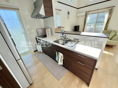 【キッチン】 | 磐田市岩井 一条工務店施工の中古住宅 | 作業台が広く便利なキッチンです