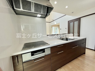【キッチン】 | 磐田市岩井 一条工務店施工の中古住宅 | 作業台が広く便利なキッチンです