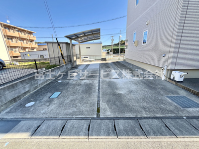 【駐車場】 | 磐田市岩井 一条工務店施工の中古住宅 | 4台駐車可能