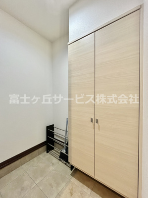 【収納】 | 磐田市岩井 一条工務店施工の中古住宅 | シューズクローク