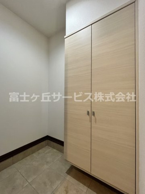 【収納】 | 磐田市岩井 一条工務店施工の中古住宅 | シューズクローク