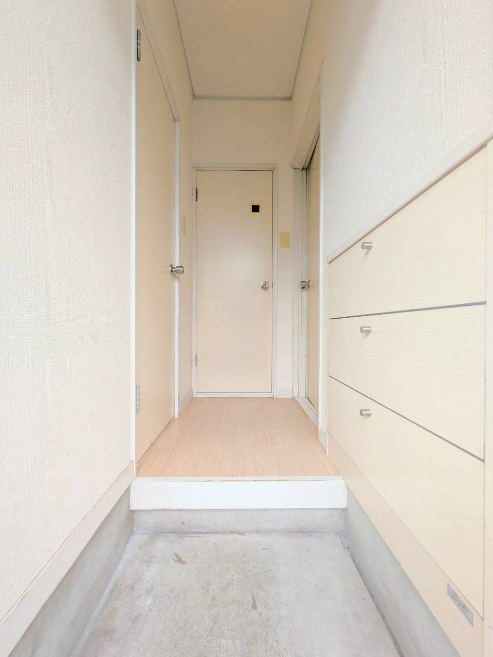 甘粕ハイツの玄関