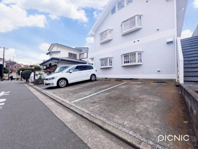 甘粕ハイツの駐車場