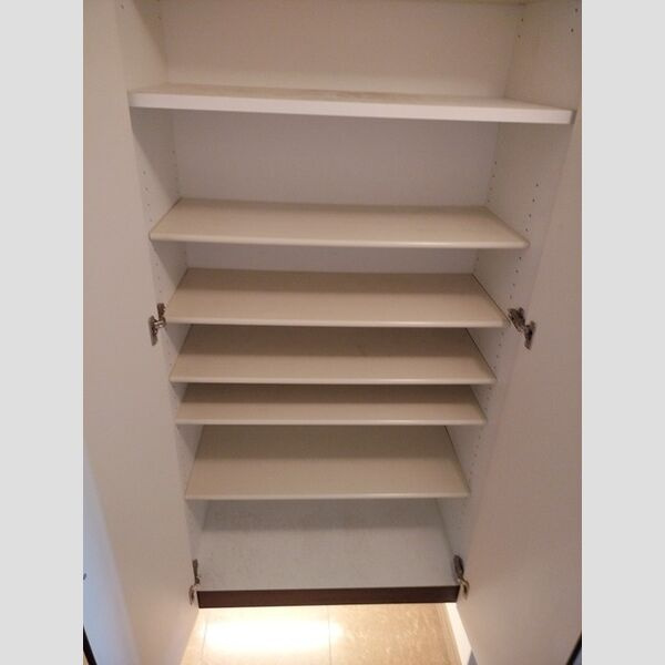 エスリード太秦三条天神川の収納