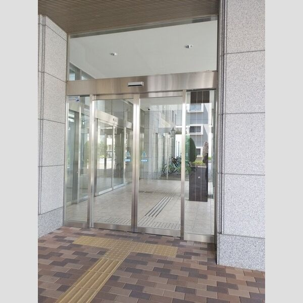 エスリード太秦三条天神川のエントランス