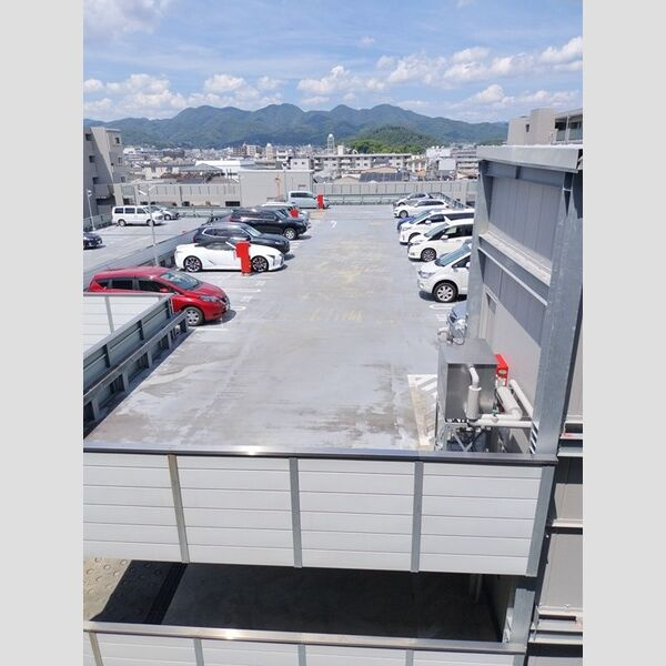 エスリード太秦三条天神川の駐車場