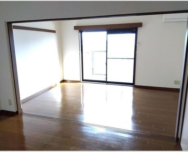 シェモア泉中央の居間・リビング