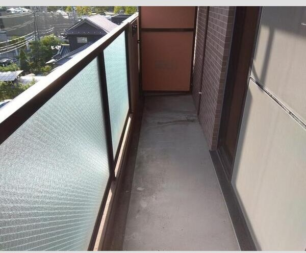 シェモア泉中央のバルコニー