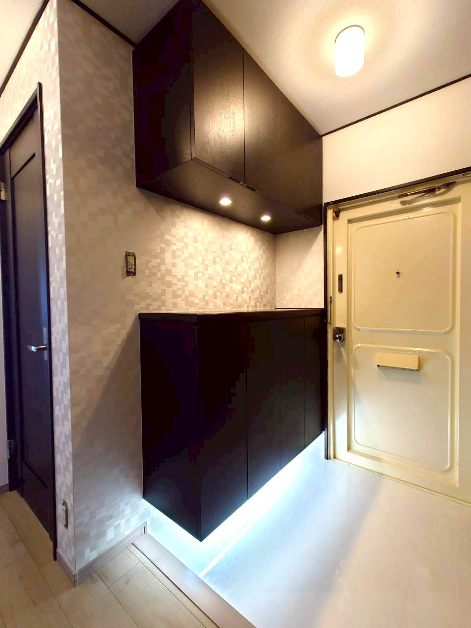 ◆２０２５年１１月リフォーム完了◆五山の送り火が見える◆角部屋◆メガロコープ西陣A棟の玄関|玄関