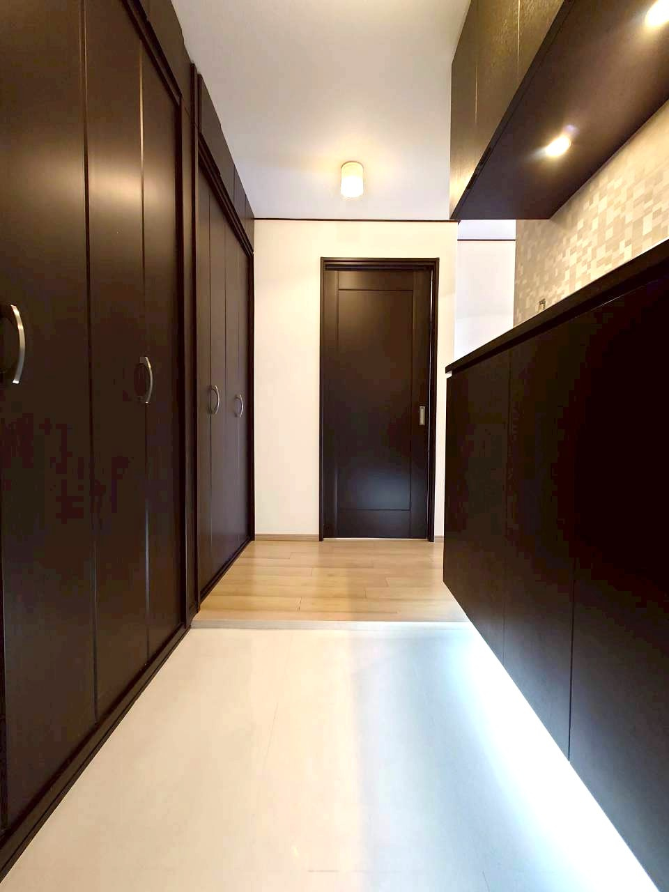 ◆２０２５年１１月リフォーム完了◆五山の送り火が見える◆角部屋◆メガロコープ西陣A棟の玄関|玄関