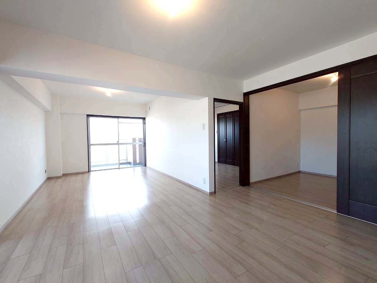 ◆２０２５年１１月リフォーム完了◆五山の送り火が見える◆角部屋◆メガロコープ西陣A棟の居間・リビング|リビング