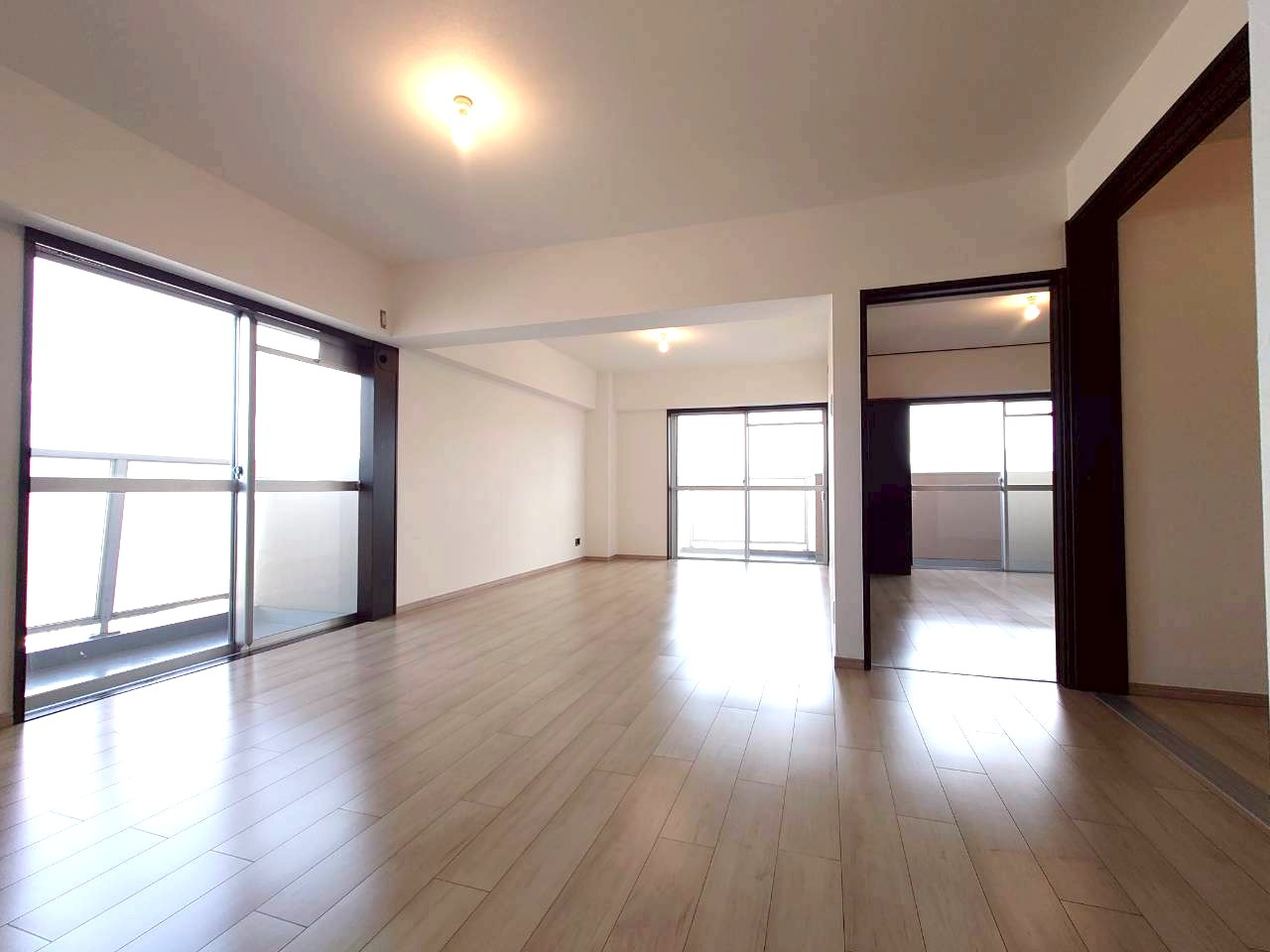 ◆２０２５年１１月リフォーム完了◆五山の送り火が見える◆角部屋◆メガロコープ西陣A棟の居間・リビング|リビング